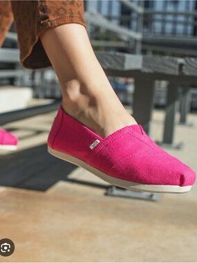 Toms  Slip-On Canvas Shoes - Hot Pink